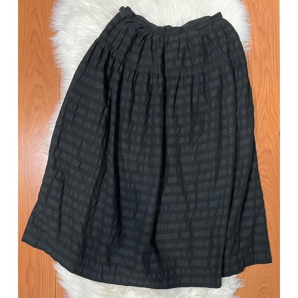 Elegant Black Midi Skirt - Picture 4 of 6